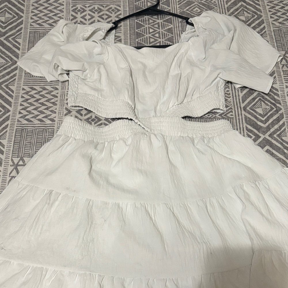 Chic White Dress with Puff Sleeves